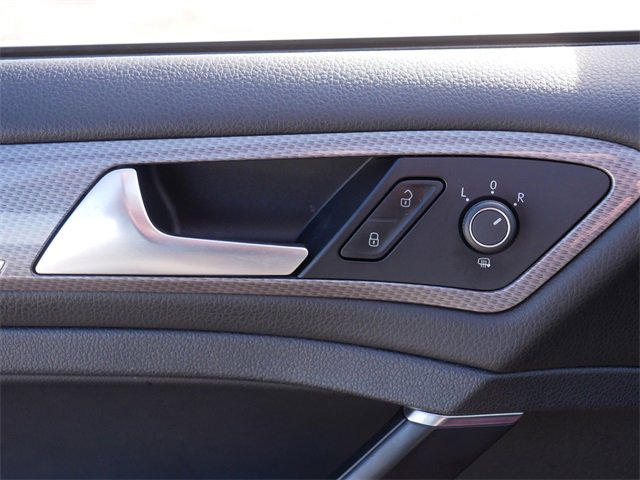 Used 2017 Volkswagen Golf Alltrack S image 16