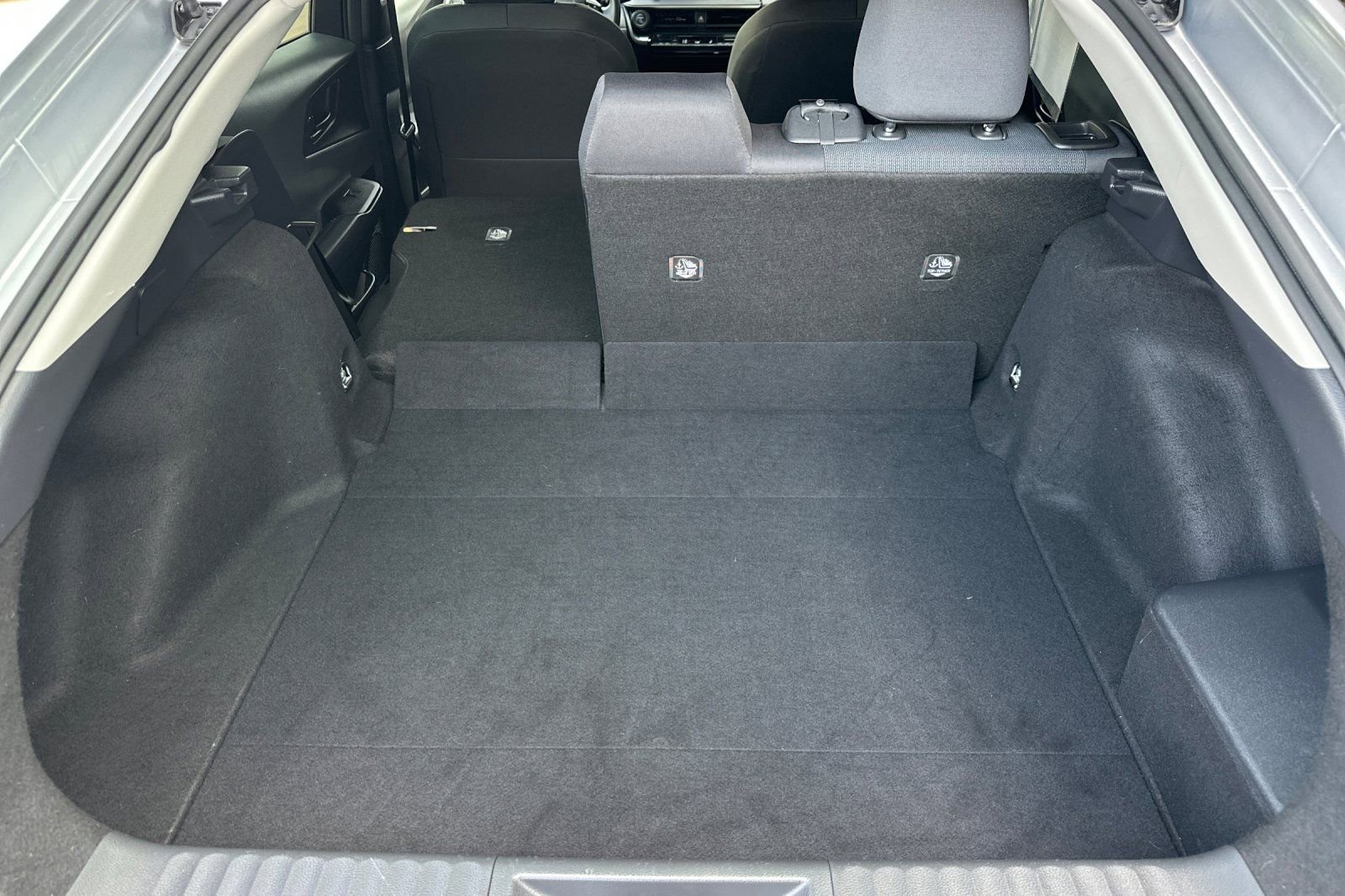 Used 2023 Toyota Prius LE FWD image 16