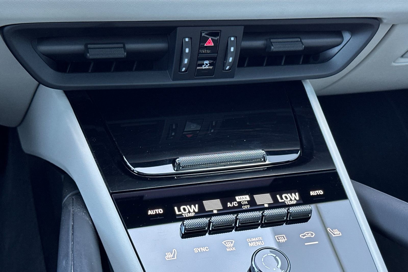 Used 2025 Porsche Cayenne S image 25