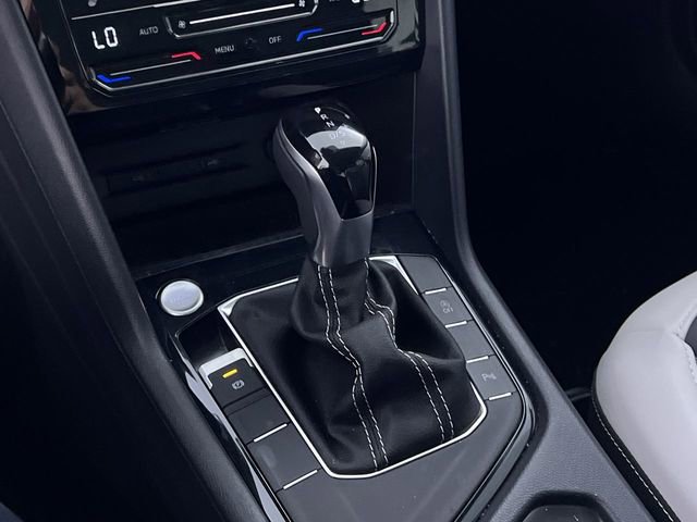 Used 2025 Volkswagen Taos SE image 19