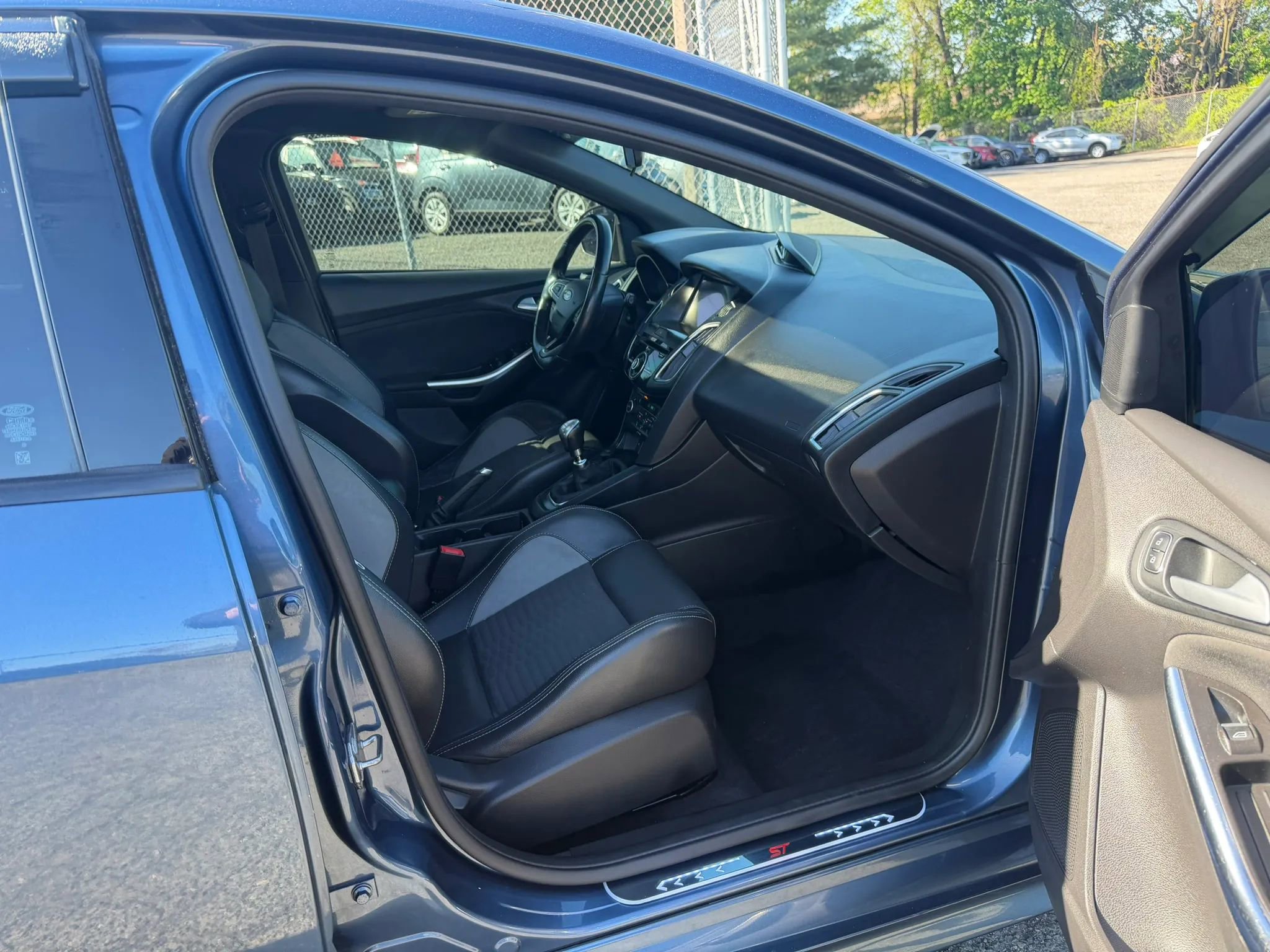 Used 2018 Ford Focus ST w/ Equipment Group 401A FWD image 26