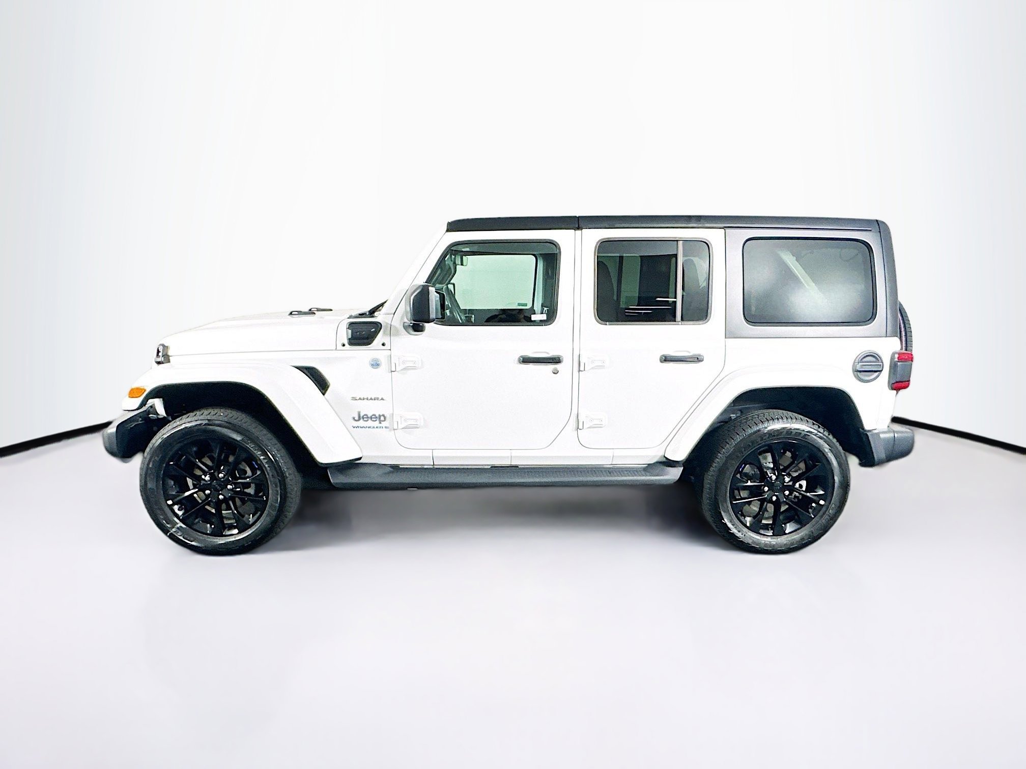 Used 2023 Jeep Wrangler Unlimited Sahara w/ Cold Weather Group AWD/4WD image 4