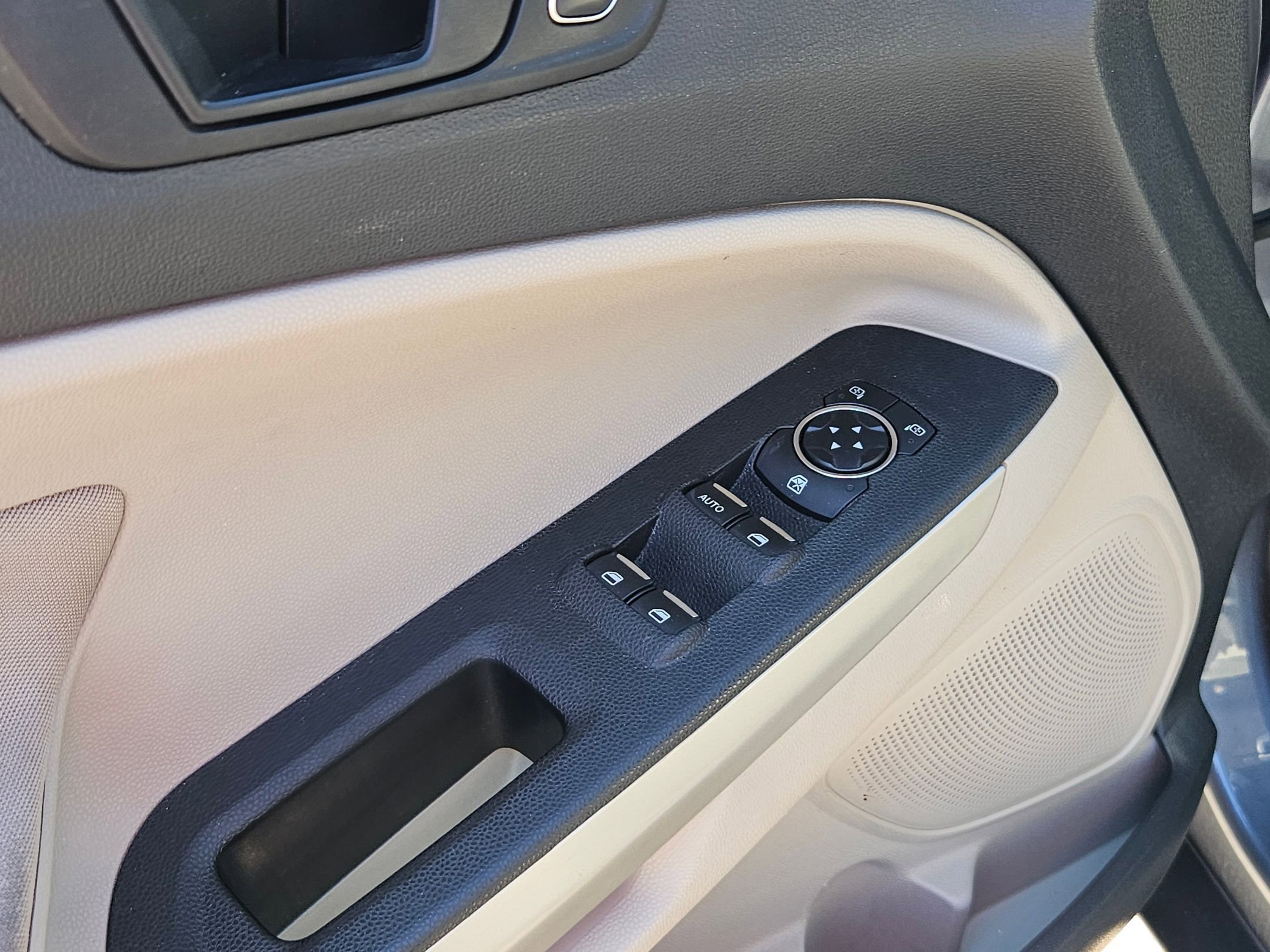 Used 2018 Ford EcoSport S image 12