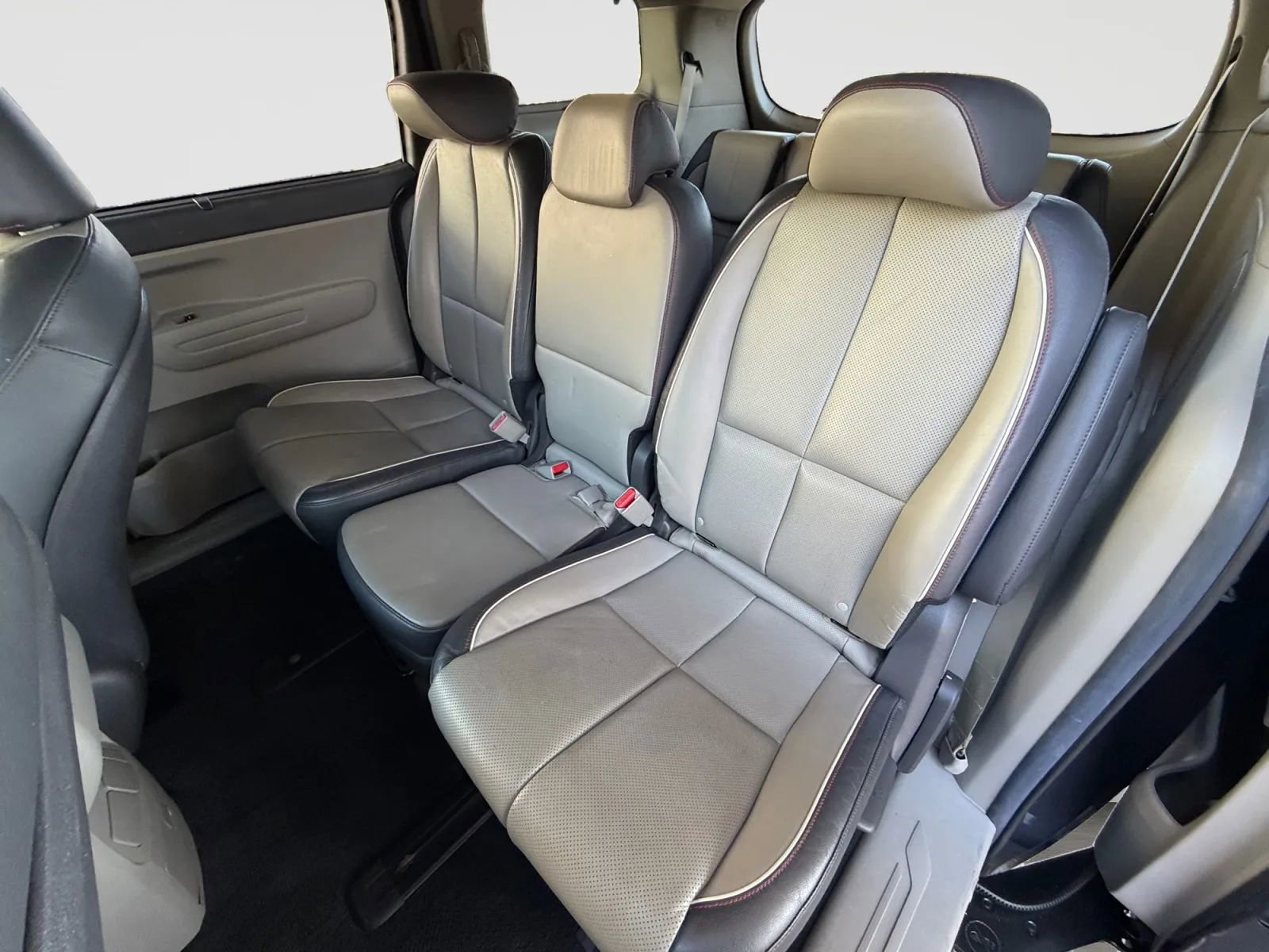 Used 2017 Kia Sedona LX w/ LX Essentials Premium Package image 13