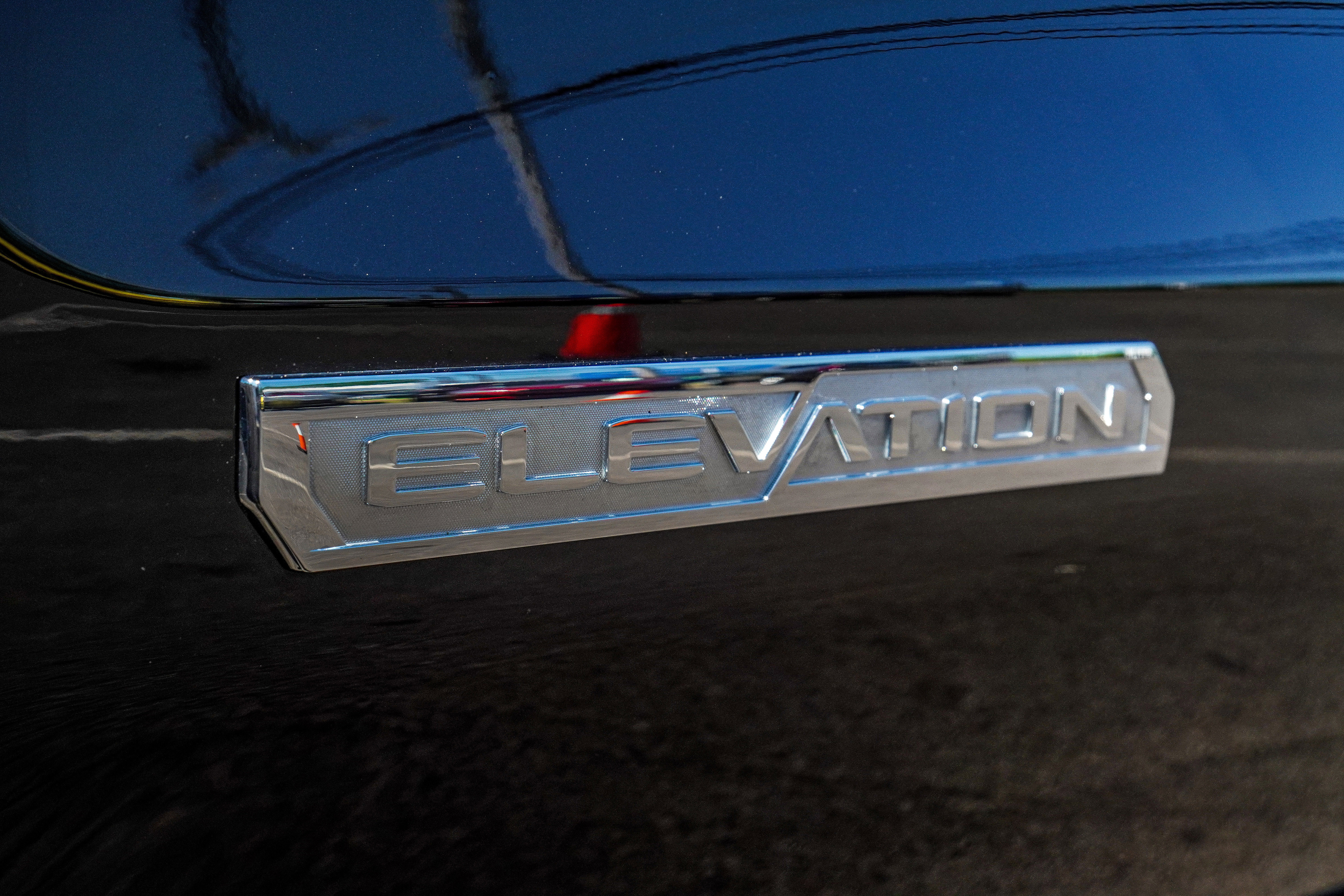 Used 2025 GMC Sierra 1500 Elevation w/ Elevation Premium Package image 9