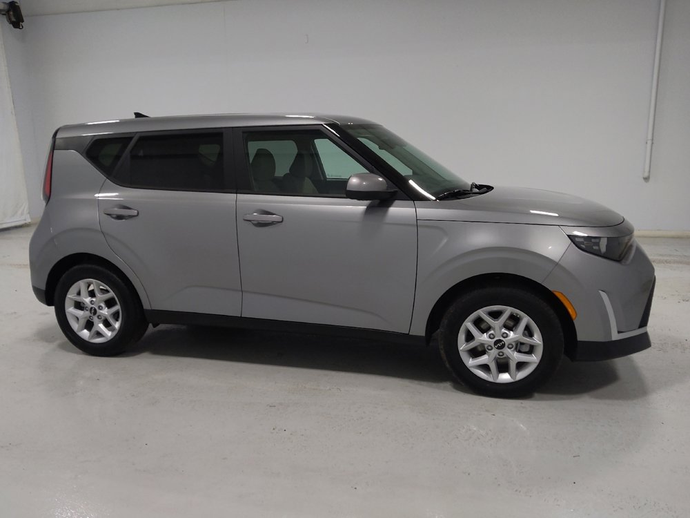 Used 2025 Kia Soul LX image 11