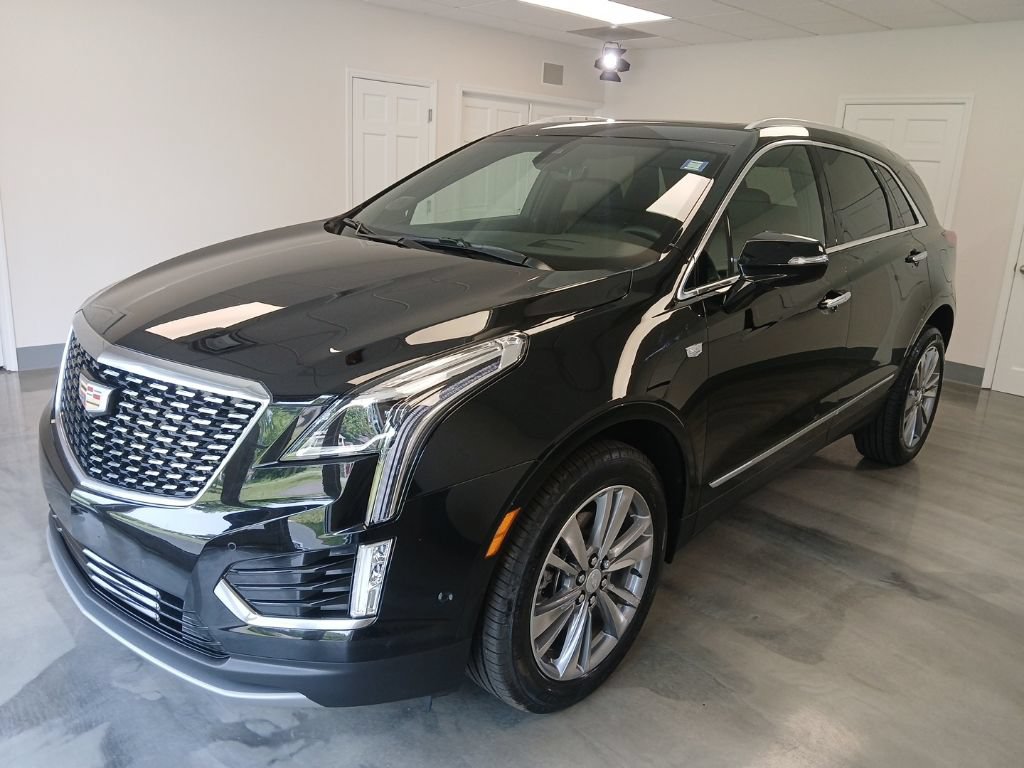 Certified 2025 Cadillac XT5 Premium Luxury w/ Technology Package AWD/4WD image 4