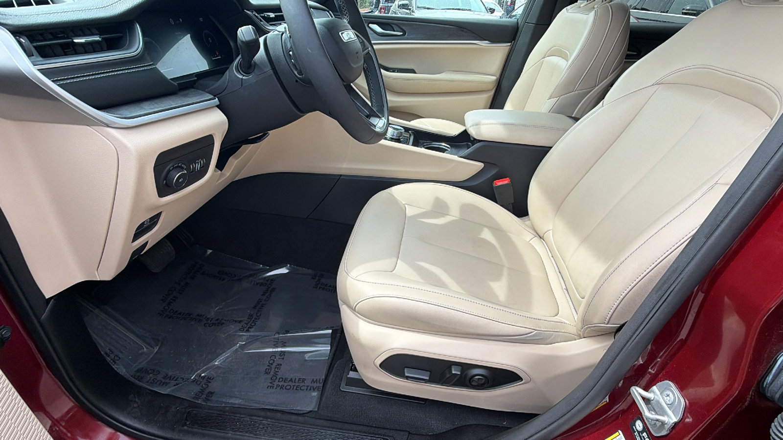 Used 2024 Jeep Grand Cherokee L Limited w/ Black Appearance Package image 16