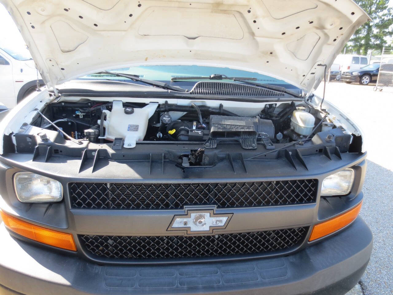 Used 2014 Chevrolet Express 2500 RWD image 4