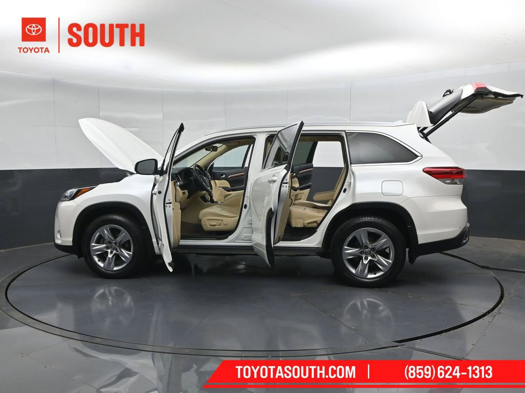 Used 2017 Toyota Highlander Limited AWD/4WD image 59