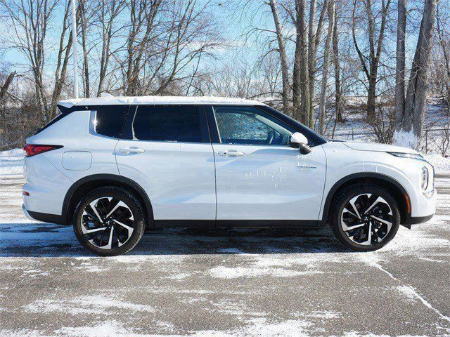Used 2025 Mitsubishi Outlander SE image 8