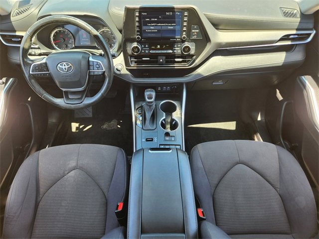 Used 2022 Toyota Highlander LE image 25