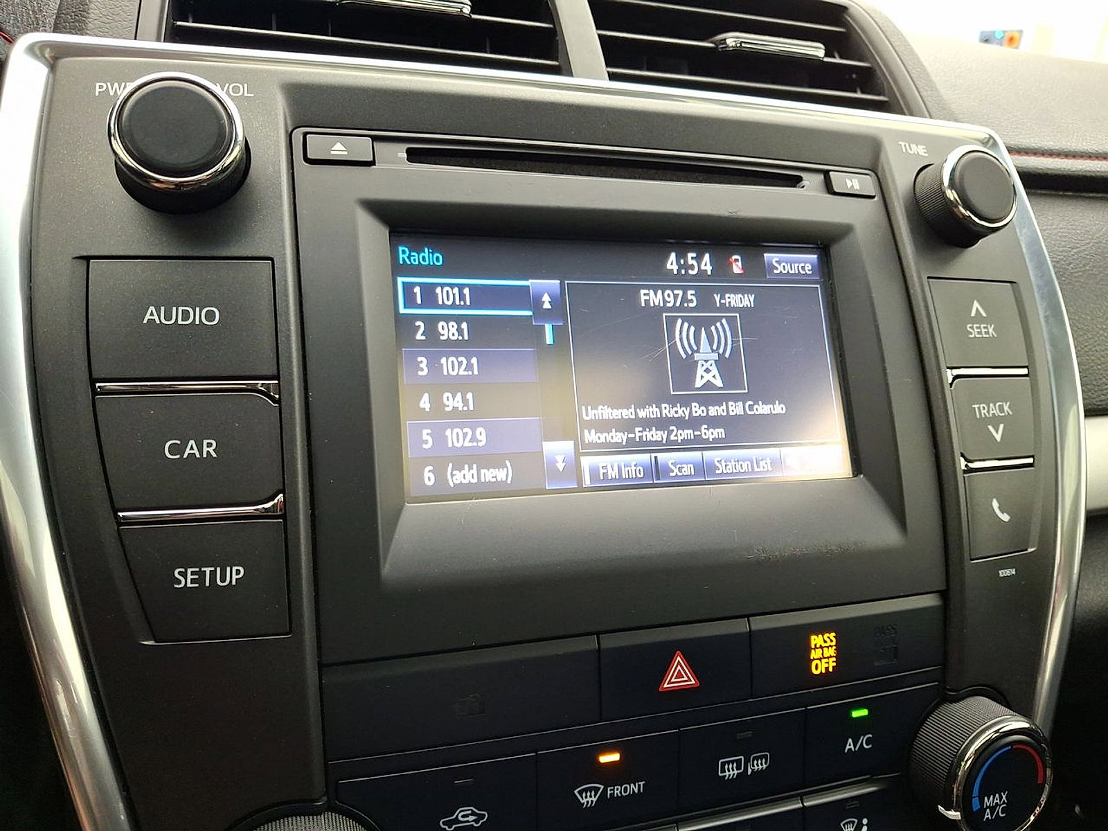 Used 2017 Toyota Camry SE w/ Moonroof Package image 14