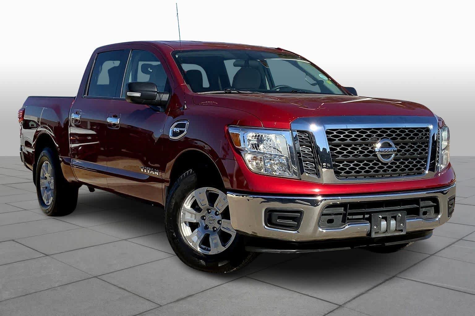 Used 2017 Nissan Titan SV RWD image 3
