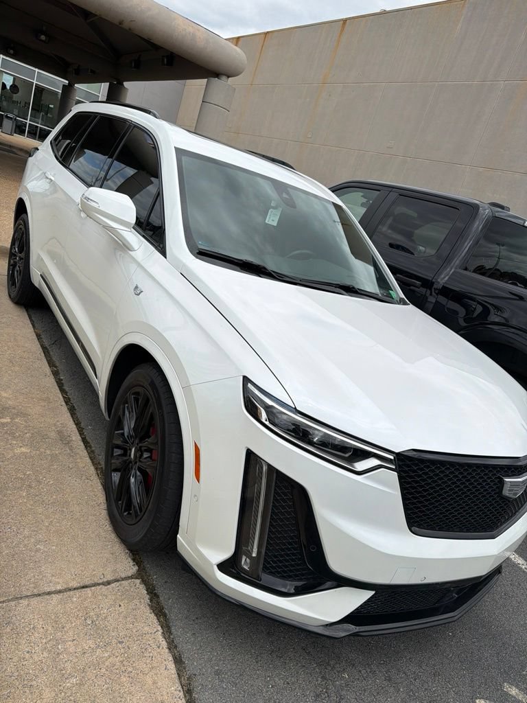 Used 2023 Cadillac XT6 Sport w/ LPO, ONYX Package AWD/4WD image 7