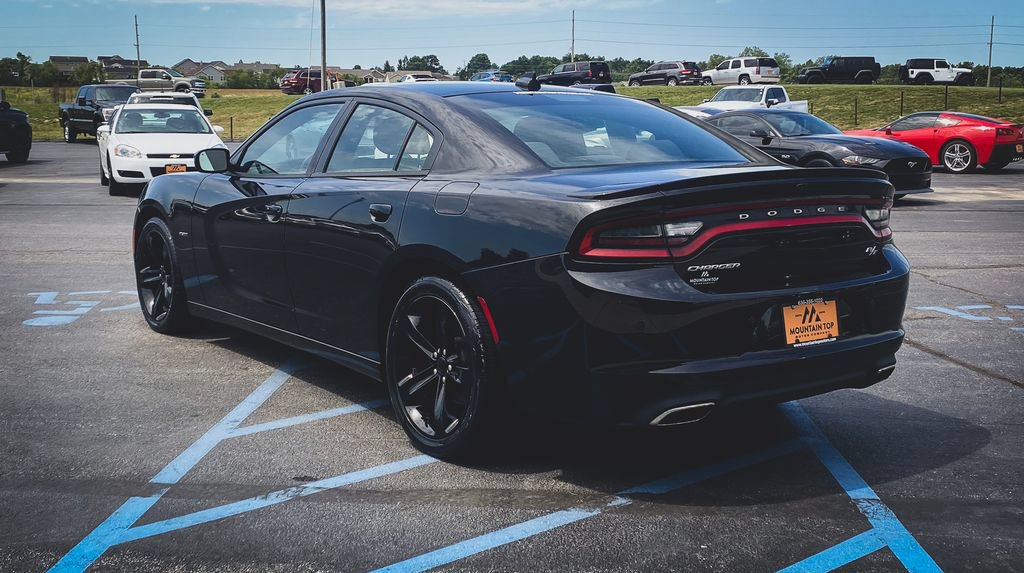 Used 2018 Dodge Charger R/T RWD image 18