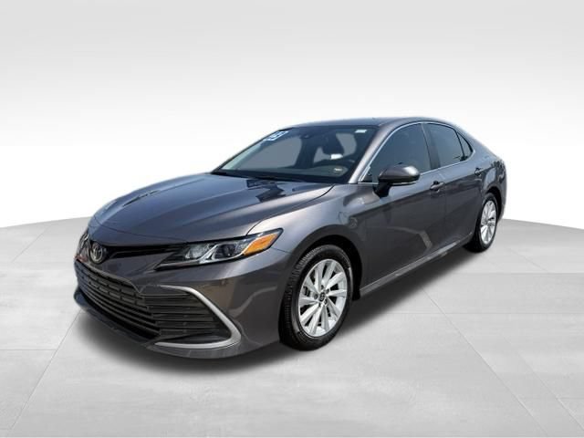 Used 2023 Toyota Camry LE w/ Convenience Package FWD image 3