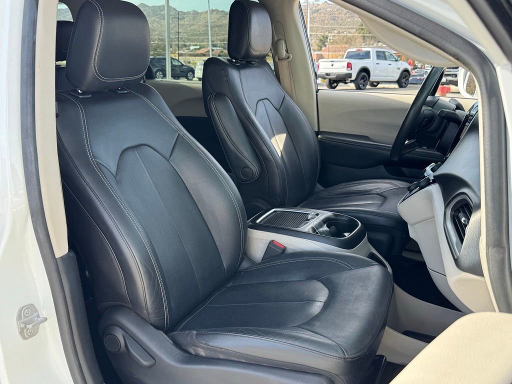 Used 2022 Chrysler Pacifica Touring-L FWD image 34
