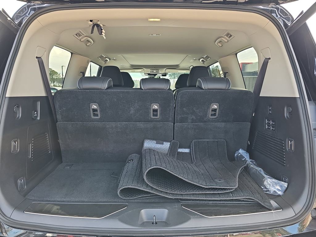 Used 2025 INFINITI QX80 Sensory image 16