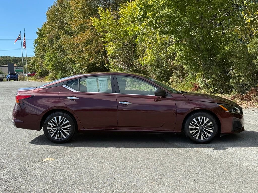 Used 2024 Nissan Altima 2.5 SV image 4