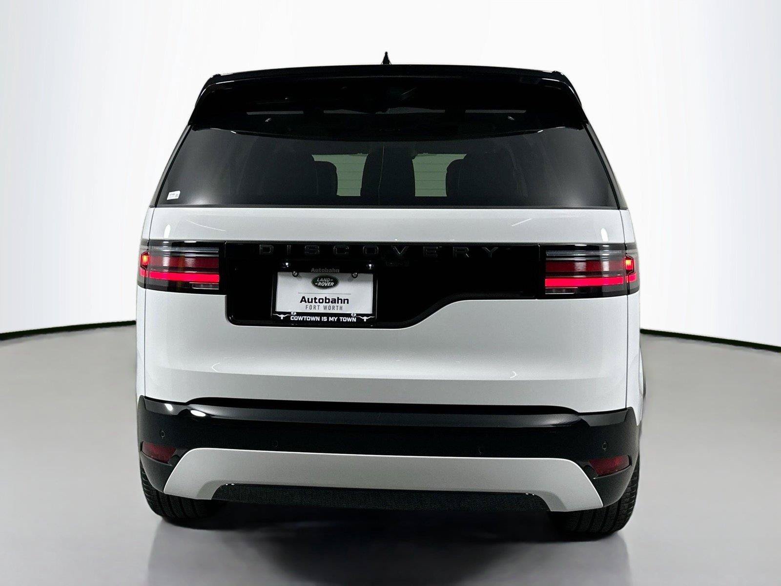 Used 2025 Land Rover Discovery Dynamic SE AWD/4WD image 5