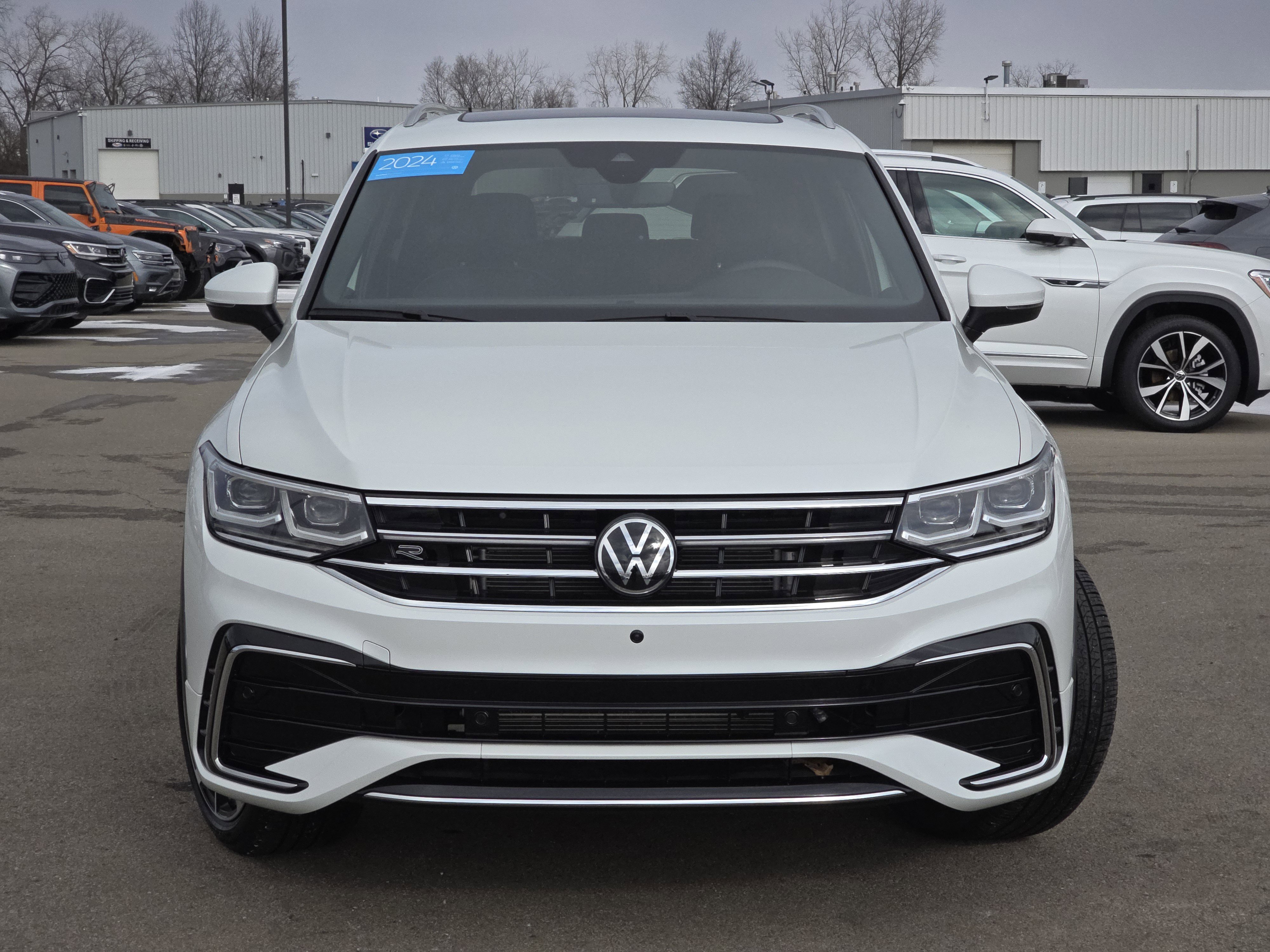 Certified 2024 Volkswagen Tiguan SEL R-Line image 2