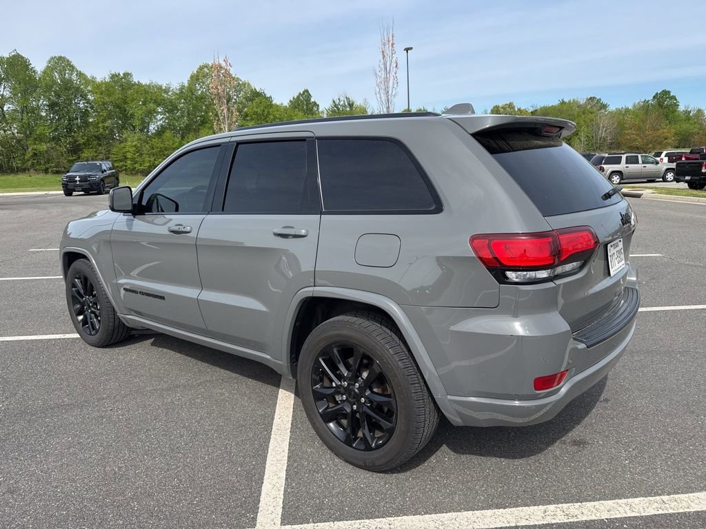 Used 2021 Jeep Grand Cherokee Laredo X RWD image 2