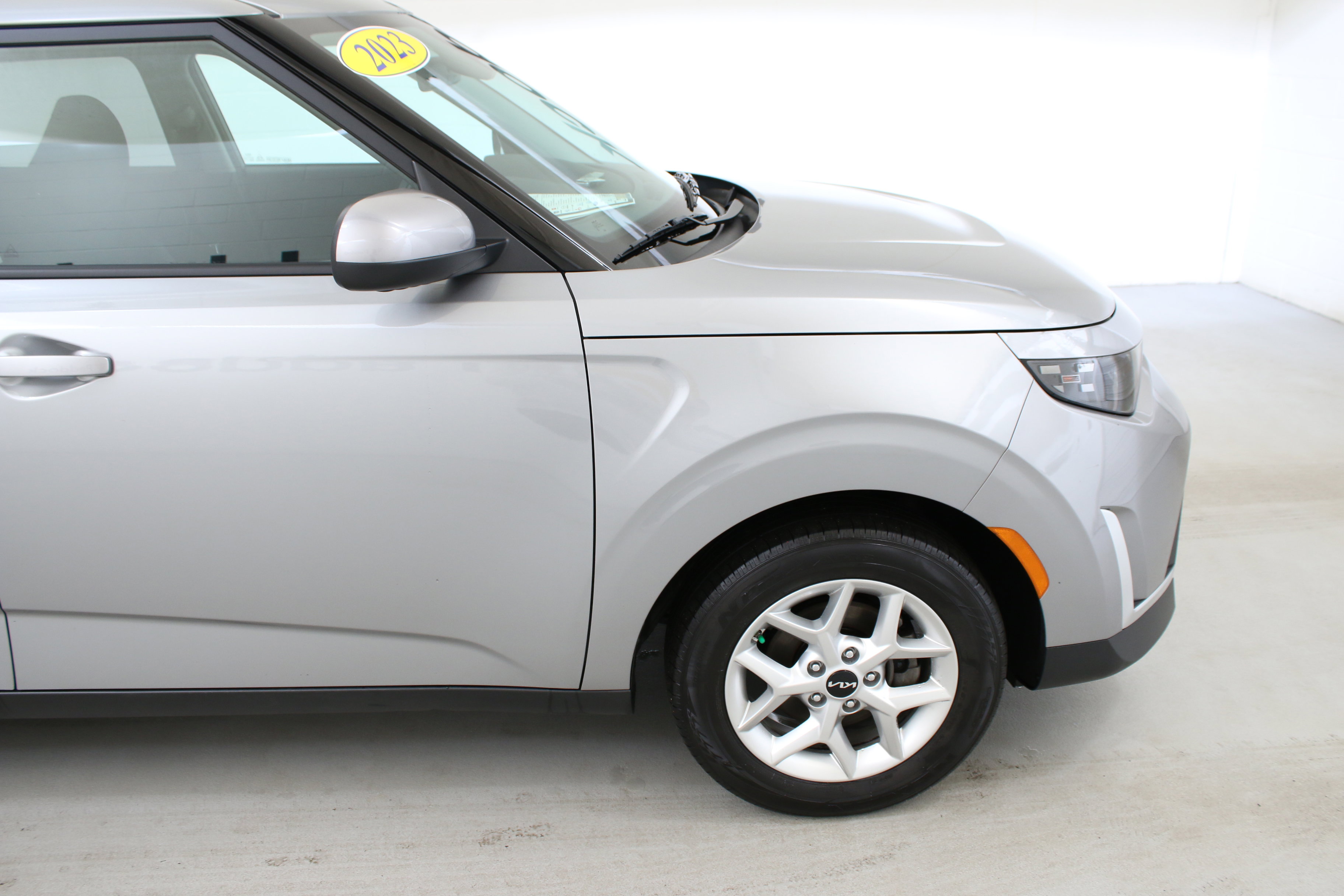 Used 2023 Kia Soul LX w/ LX Technology Package FWD image 11