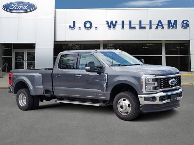New 2026 Ford F350 Lariat w/ FX4 Off-Road Package