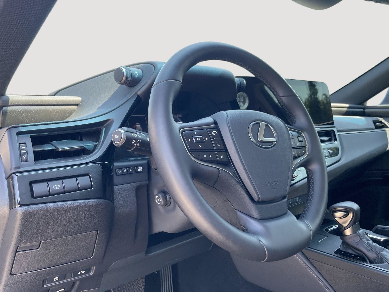 Used 2025 Lexus ES 300h w/ Premium Package FWD image 20