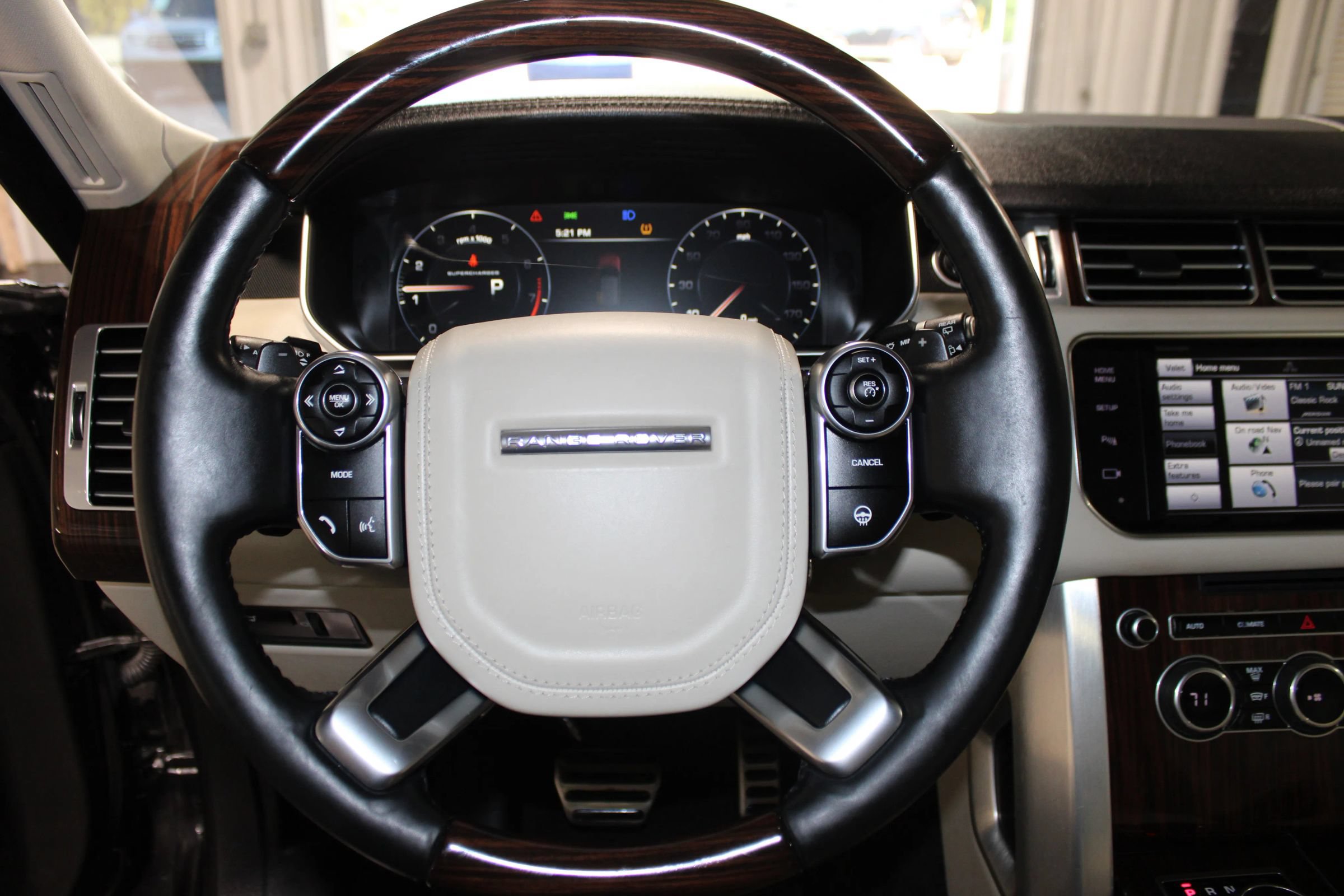 Used 2014 Land Rover Range Rover Supercharged AWD/4WD image 12