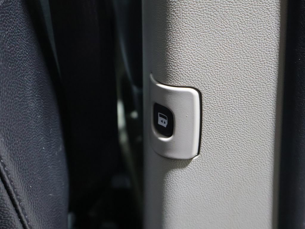 Used 2018 Dodge Grand Caravan SXT image 23