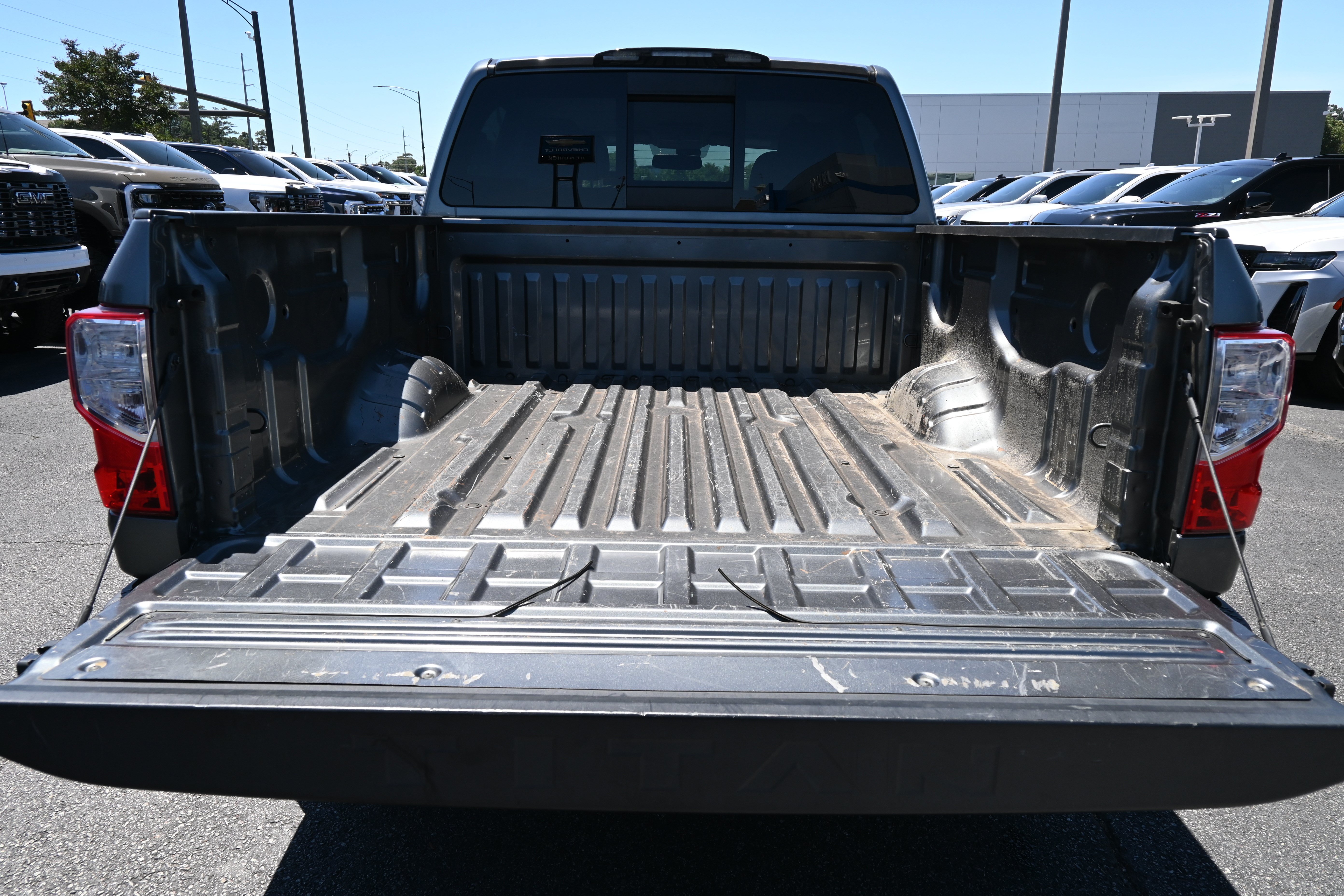Used 2017 Nissan Titan SV RWD image 33