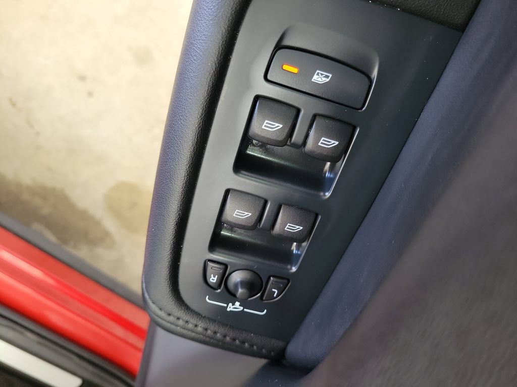 Used 2024 Volvo XC60 B5 Core AWD/4WD image 22