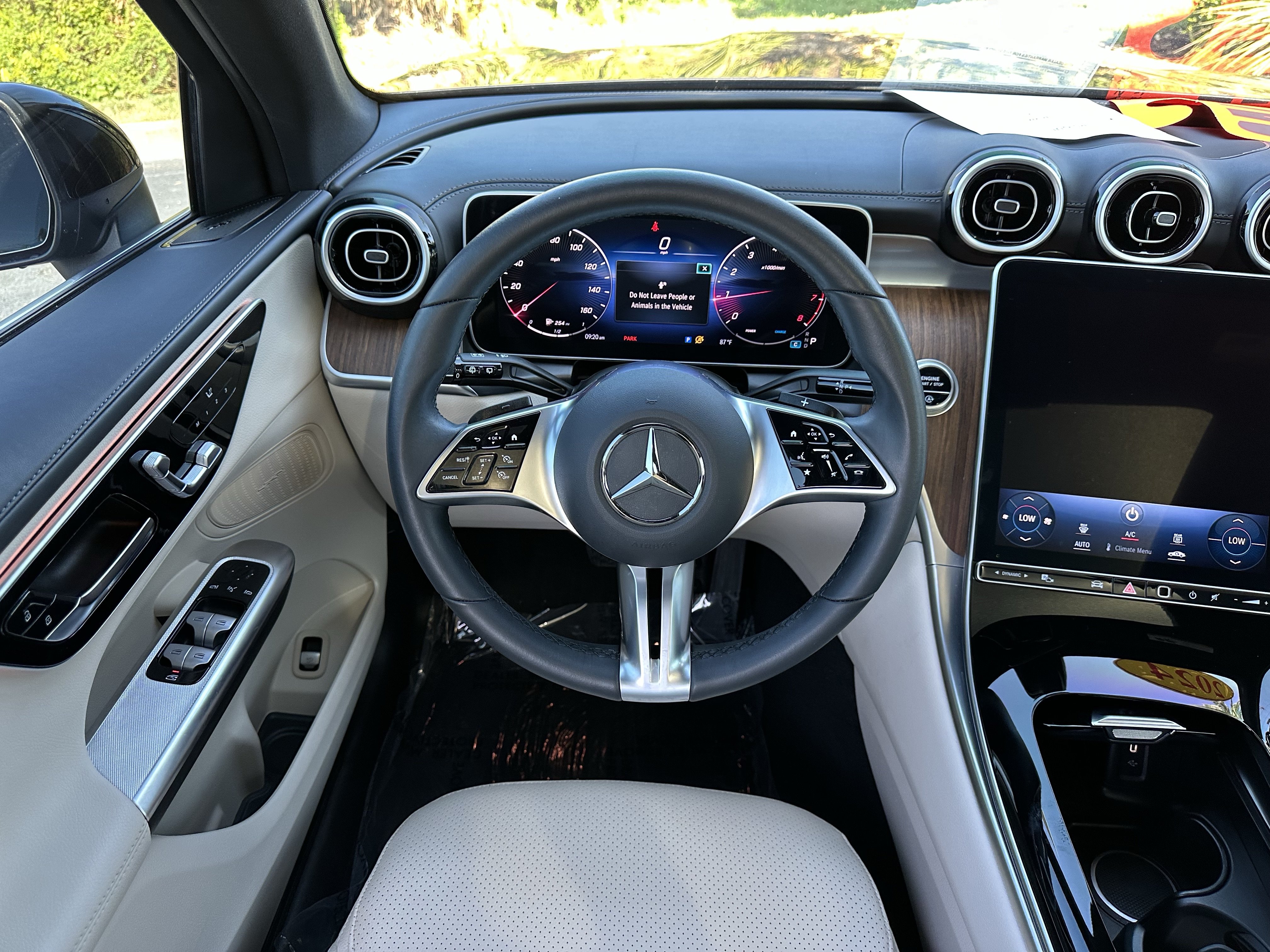 Used 2024 Mercedes-Benz GLC 300 4MATIC image 14
