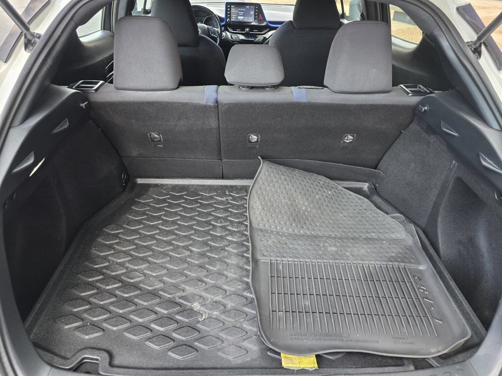 Used 2021 Toyota C-HR XLE FWD image 10