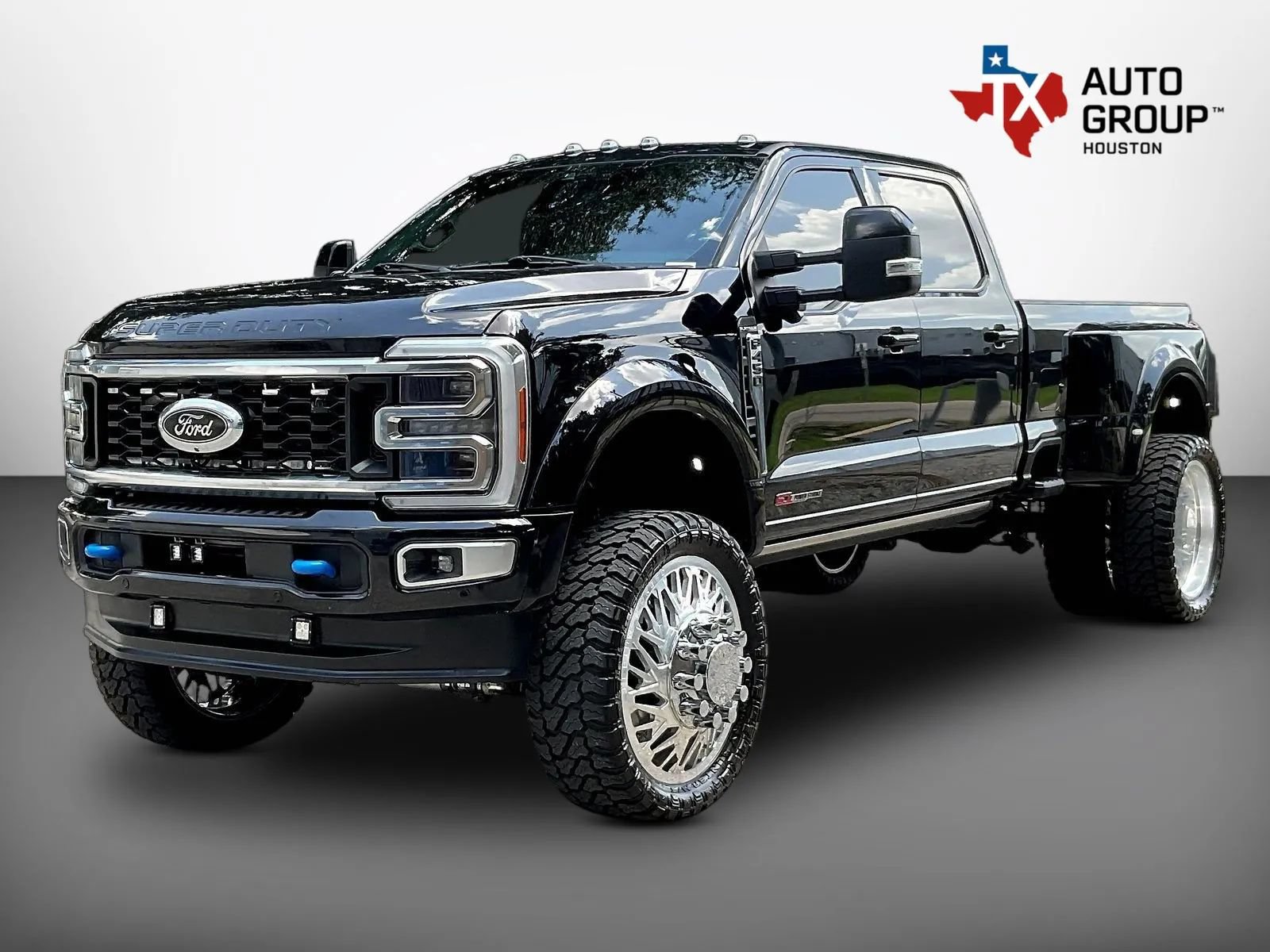 Used 2023 Ford F450 Platinum w/ FX4 Off-Road Package AWD/4WD image 4