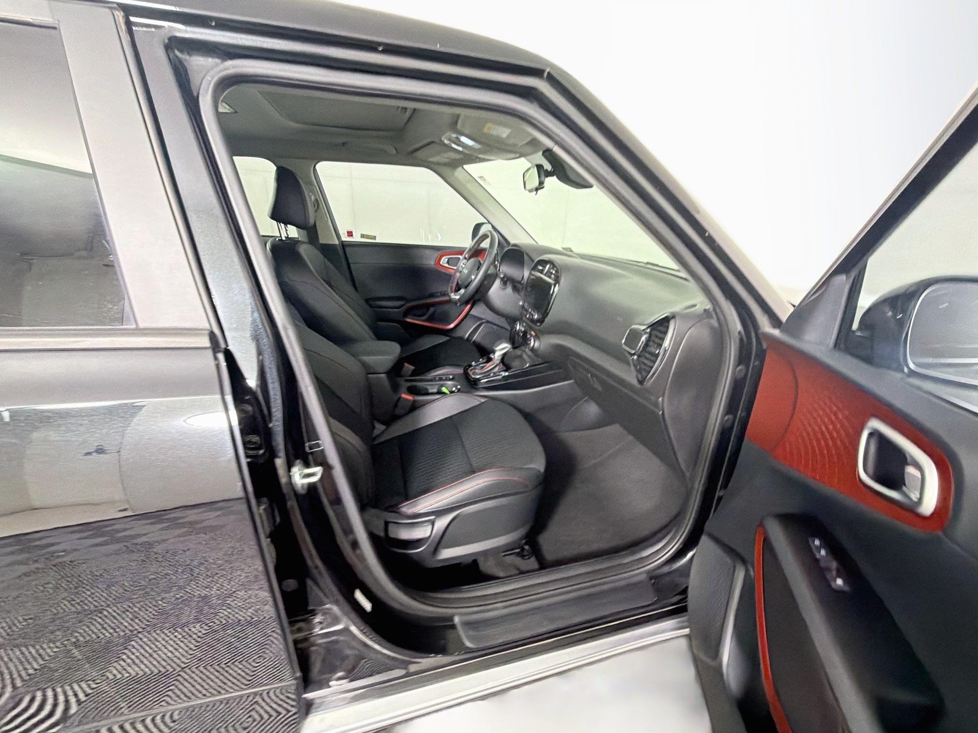 Used 2023 Kia Soul GT-Line w/ GT-Line Technology Package FWD image 31