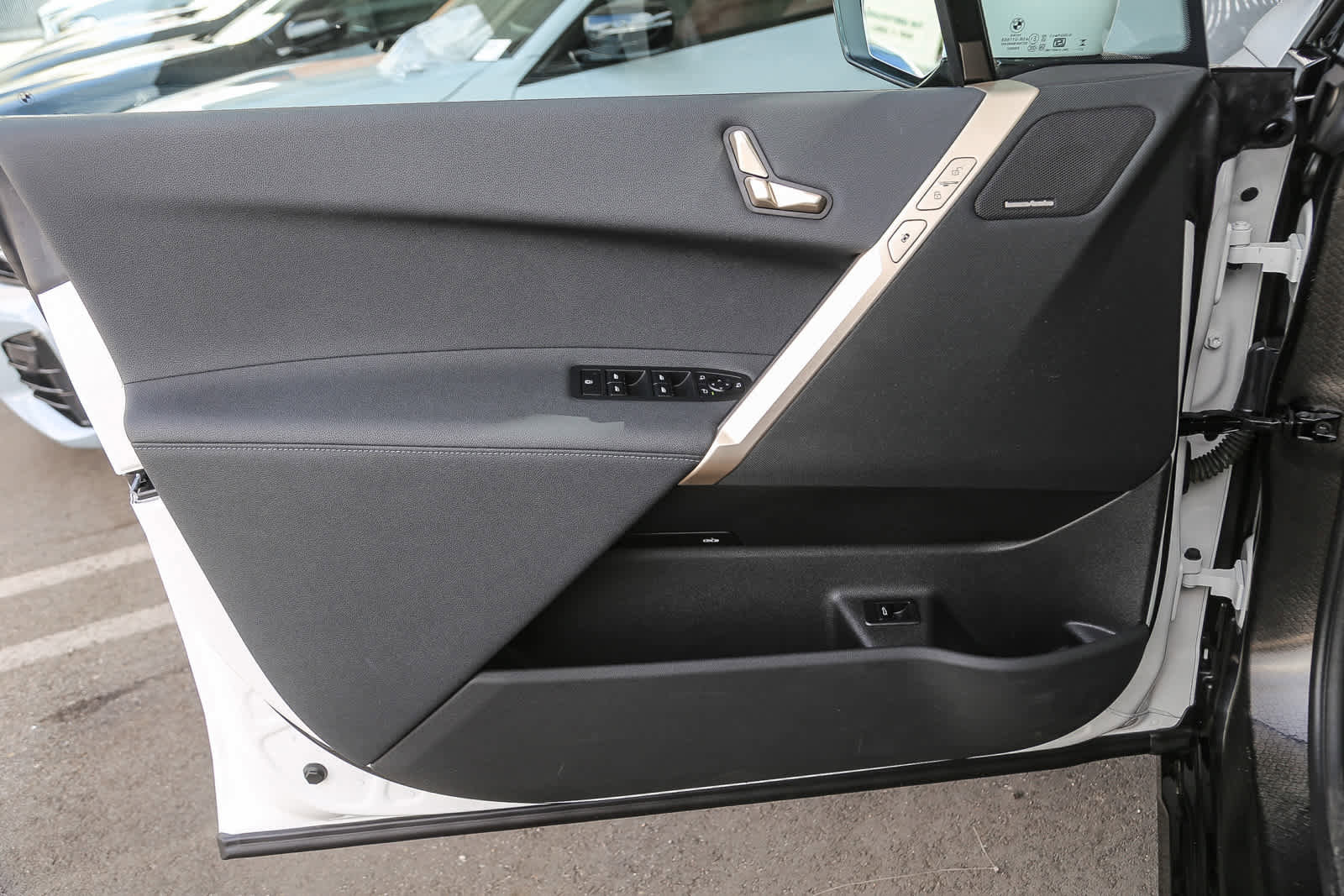 Used 2025 BMW iX xDrive50 image 17