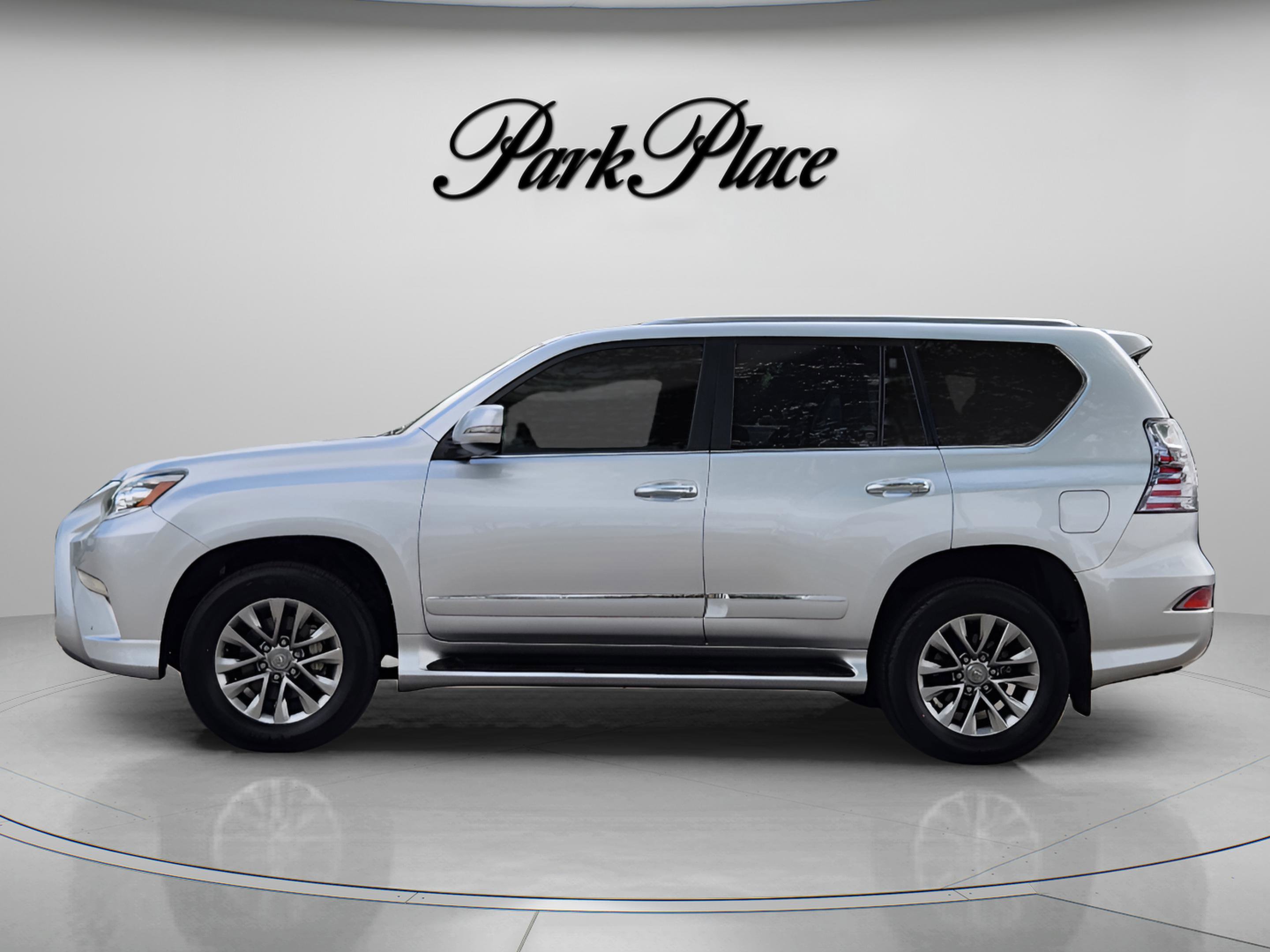 Used 2017 Lexus GX 460 Luxury w/ Preferred Accessory Package image 2