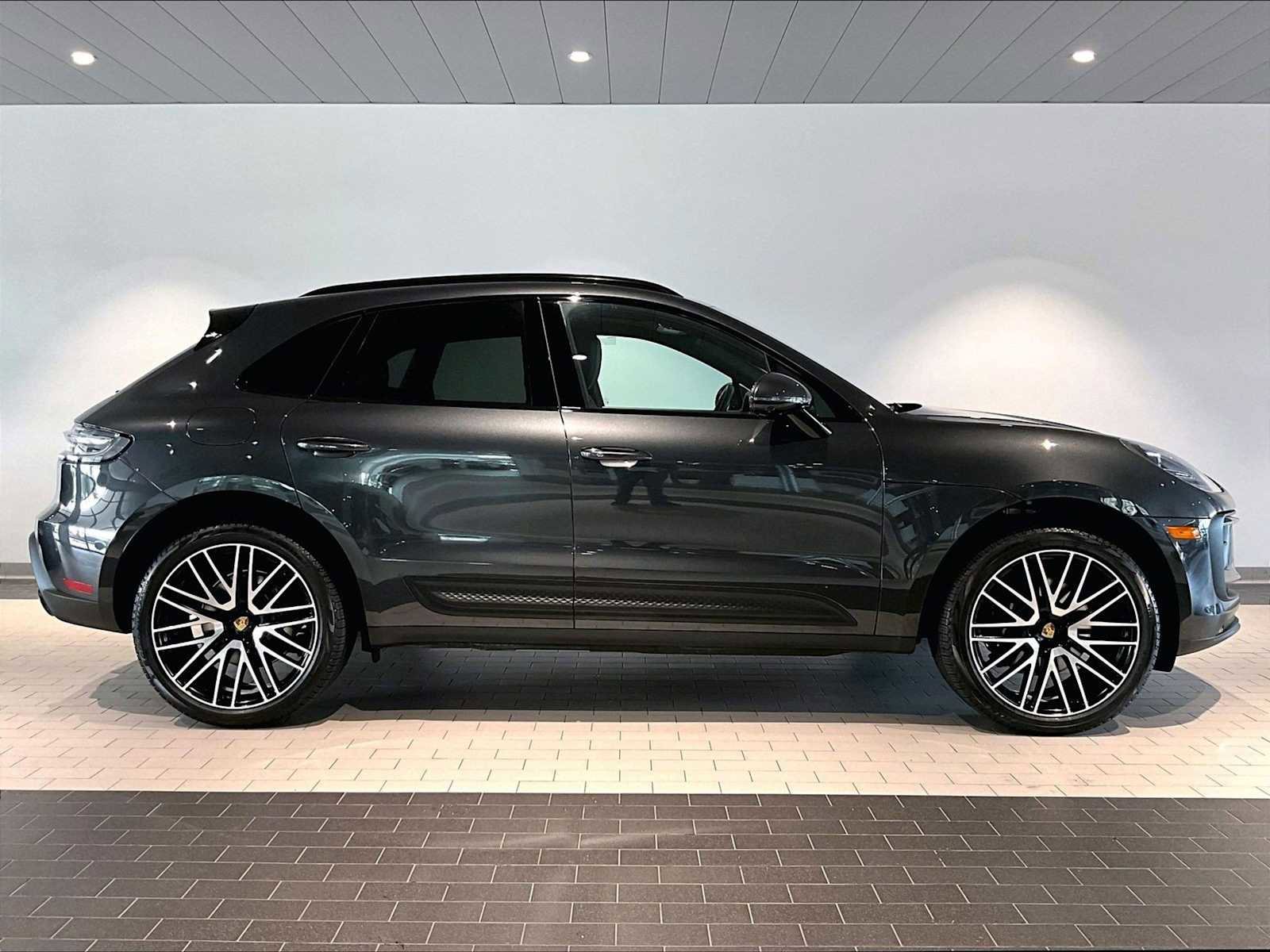 Used 2026 Porsche Macan AWD/4WD image 11