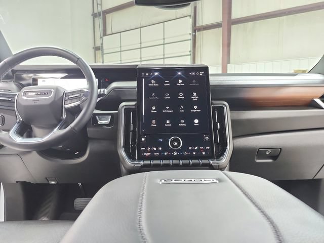 Used 2025 GMC Yukon XL Denali AWD/4WD image 27