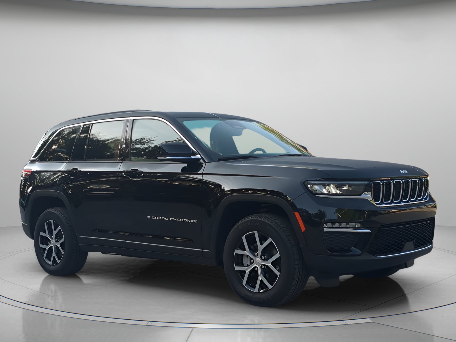 Used 2025 Jeep Grand Cherokee Limited AWD/4WD image 38