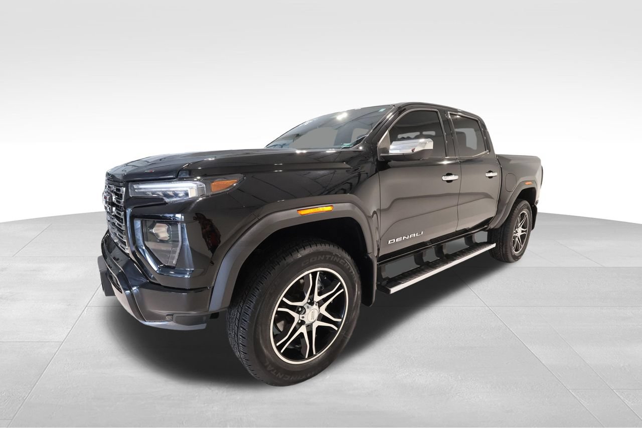 Certified 2023 GMC Canyon Denali w/ Denali Black Edition AWD/4WD image 8