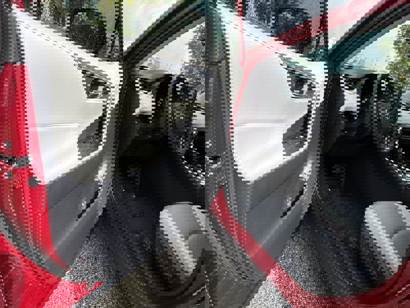 Used 2021 Toyota RAV4 XLE Premium image 17