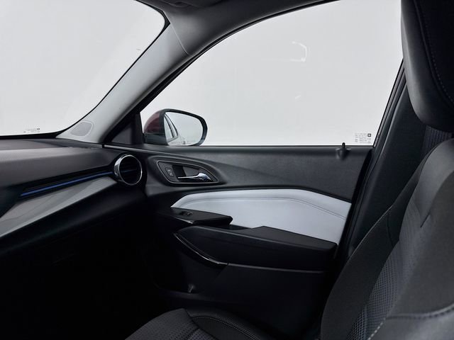 Used 2025 Chevrolet Trax LT image 22