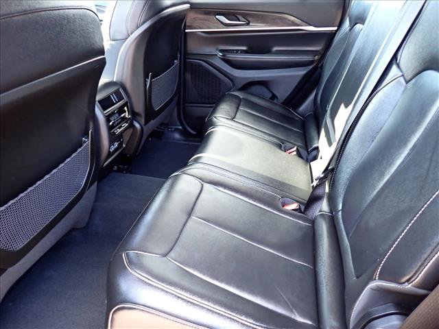 Used 2023 Jeep Grand Cherokee Limited w/ Black Appearance Package AWD/4WD image 10