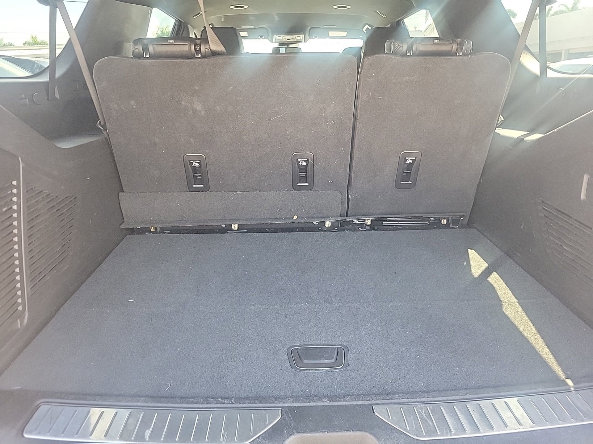 Used 2025 GMC Yukon XL Denali image 15