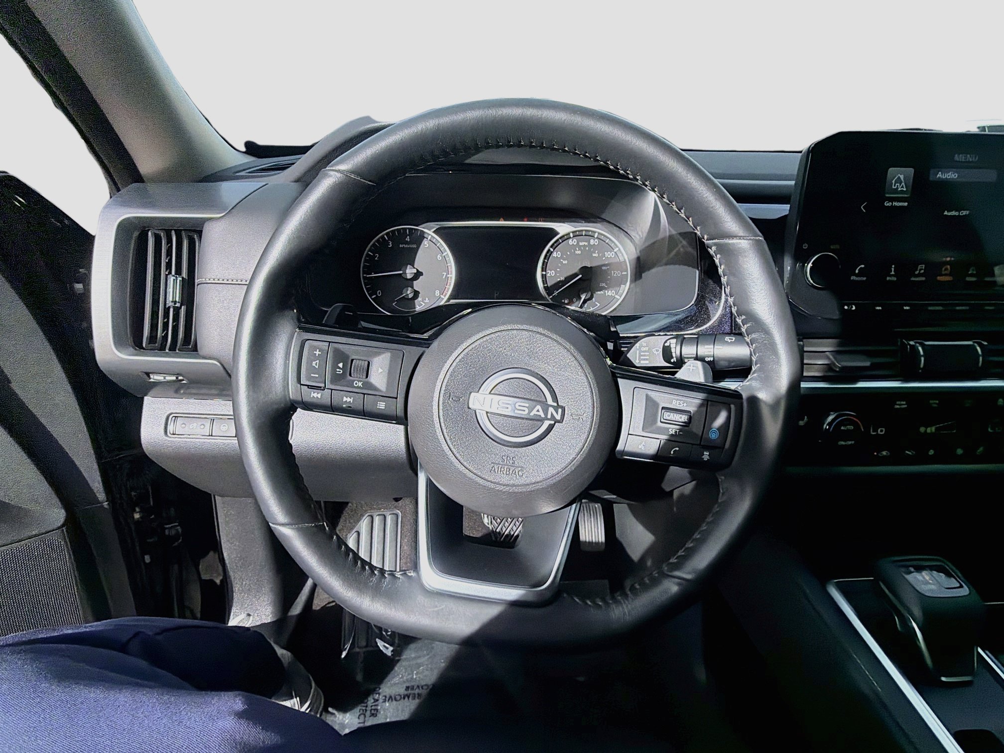 Used 2024 Nissan Pathfinder SL FWD image 8