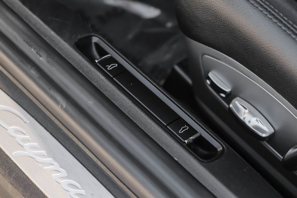 Used 2018 Porsche 718 Cayman S image 38